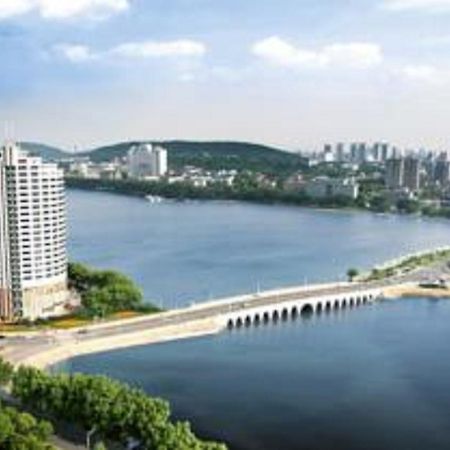 Hongyi Hotel Wuhan Eksteriør bilde